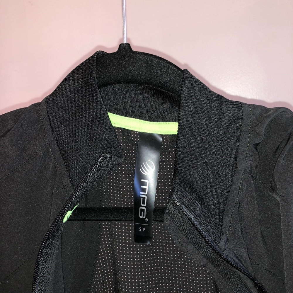 Black MPG workout jacket - Picture 2 of 5